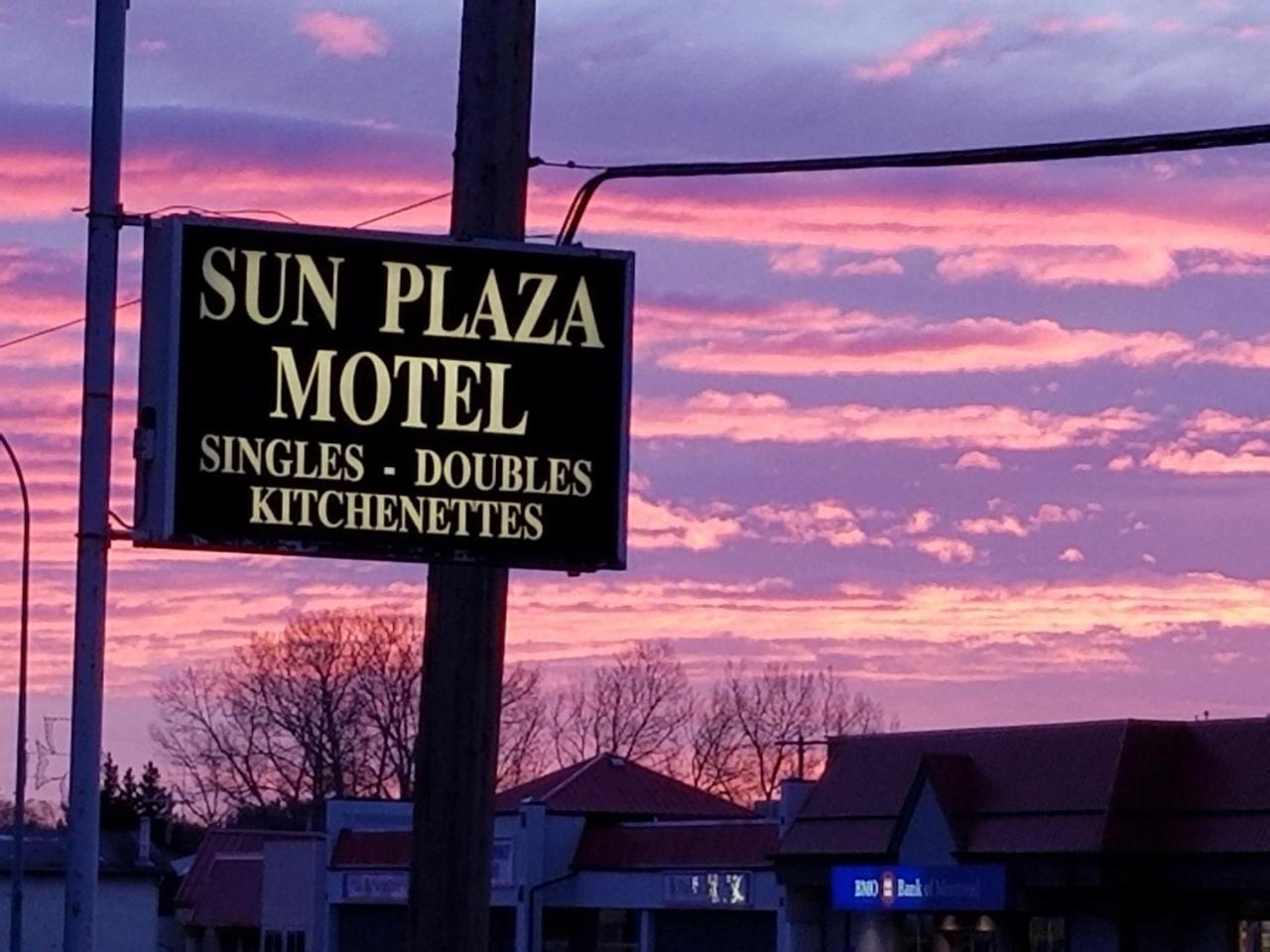 Sun Plaza Motel Sundre Exterior foto