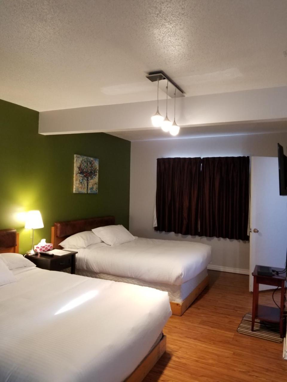 Sun Plaza Motel Sundre Exterior foto